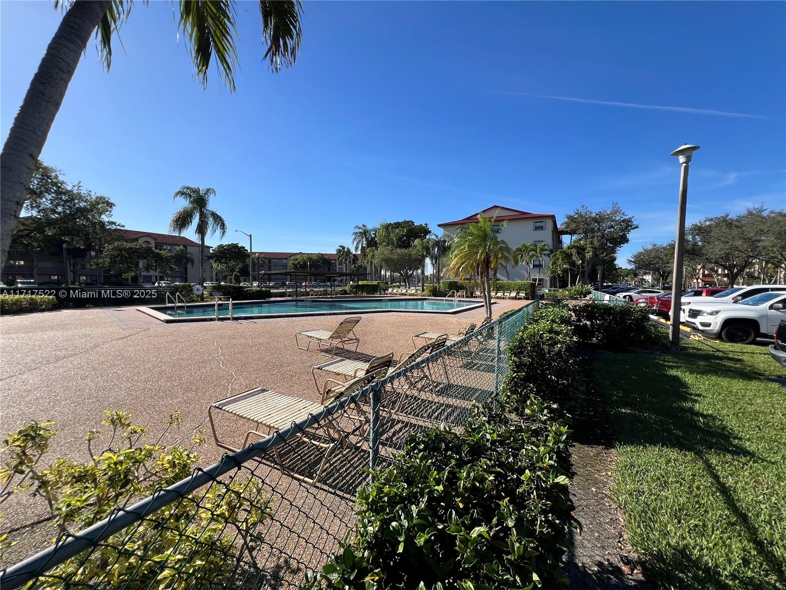 1100 SW 128th Ter #111U, Pembroke Pines, Florida image 23