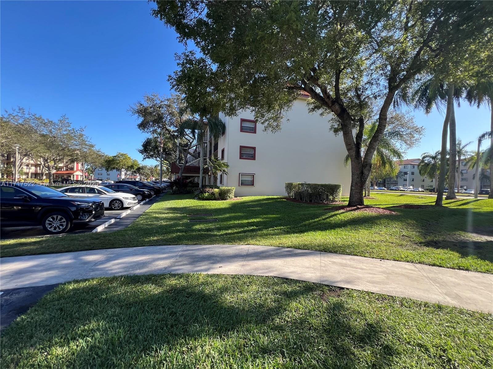 1100 SW 128th Ter #111U, Pembroke Pines, Florida image 24