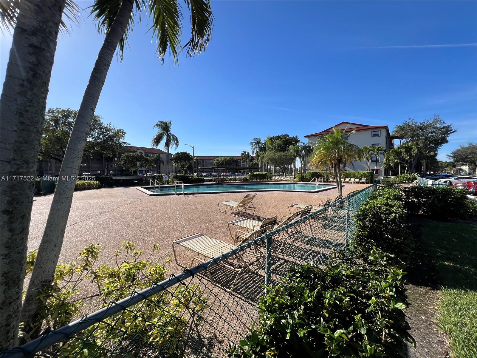 1100 SW 128th Ter #111U, Pembroke Pines, Florida image 25