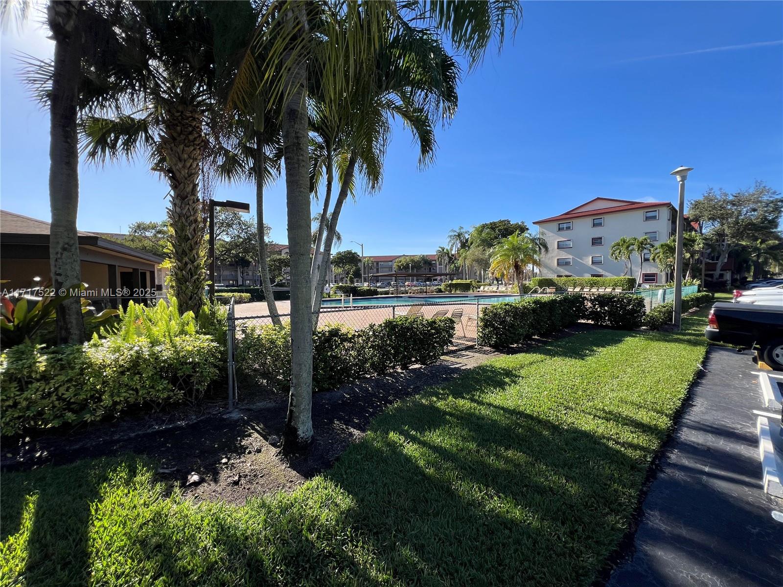 1100 SW 128th Ter #111U, Pembroke Pines, Florida image 26