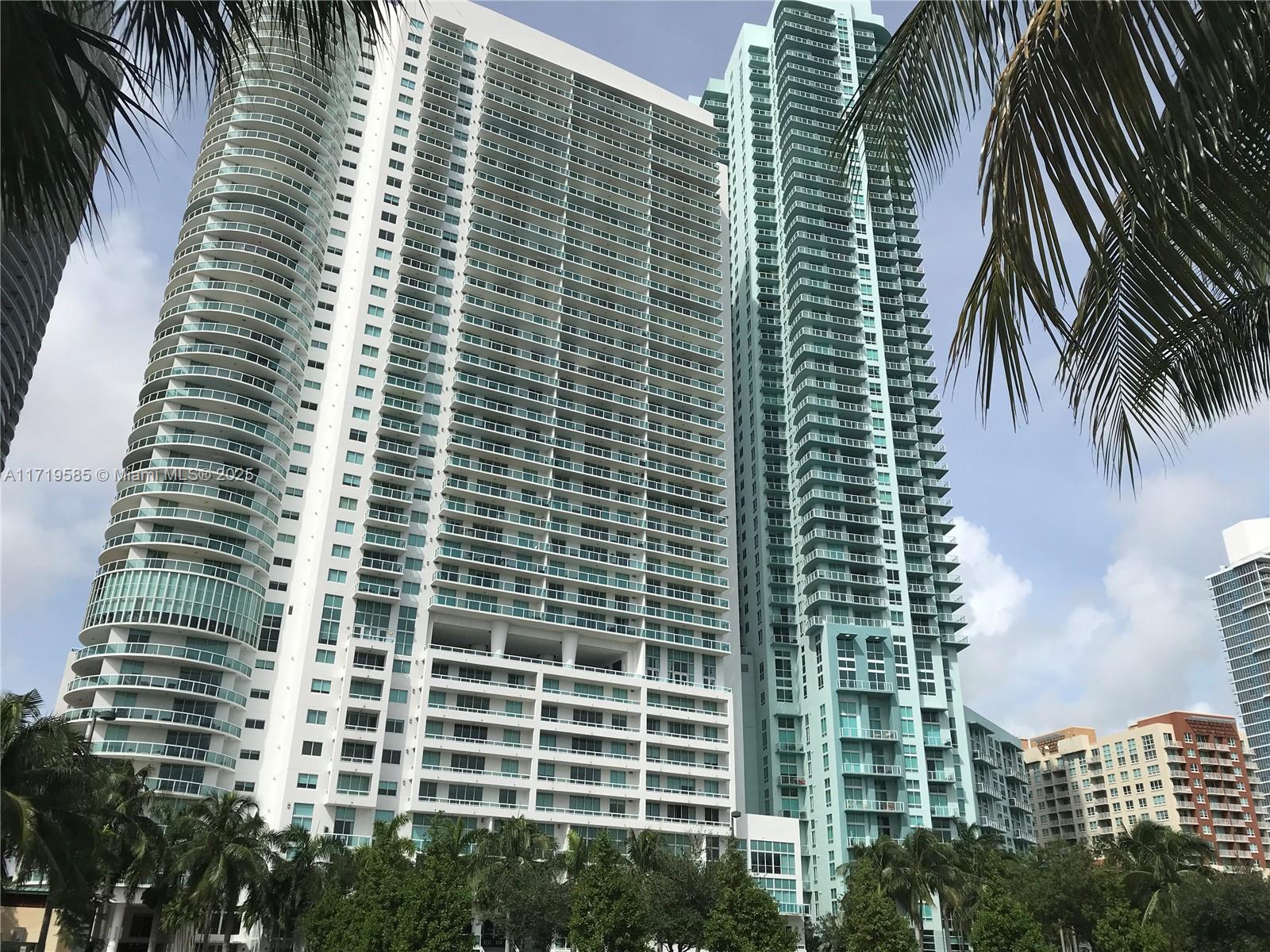 Luxury high-rise 22nd floor absolutely best location next to Margate Park and Venetian Causeway walking distance to all activities downtown and Wynwood 
Large one bedroom, one bath, European style kitchen, contemporary bathroom, tile floors throughout Central air, washer, and dryer in unit balcony, overlook the city walk side to the bay and the park
Five star amenities, which includes pool, state of the art fitness center overlooking the park and the bay
Sauna, hot tub, package room, 24 hour doorman, activity roomI must see perfect location