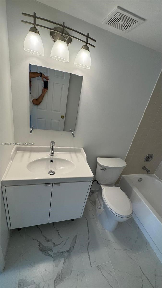 6292 NW 186th St #204, Hialeah FL 33015