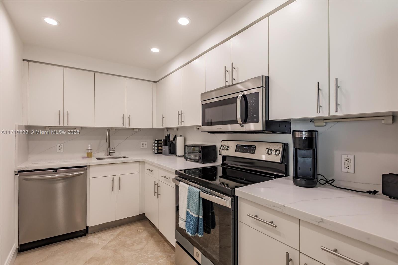 800 Claughton Island Dr #1203, Miami FL 33131
