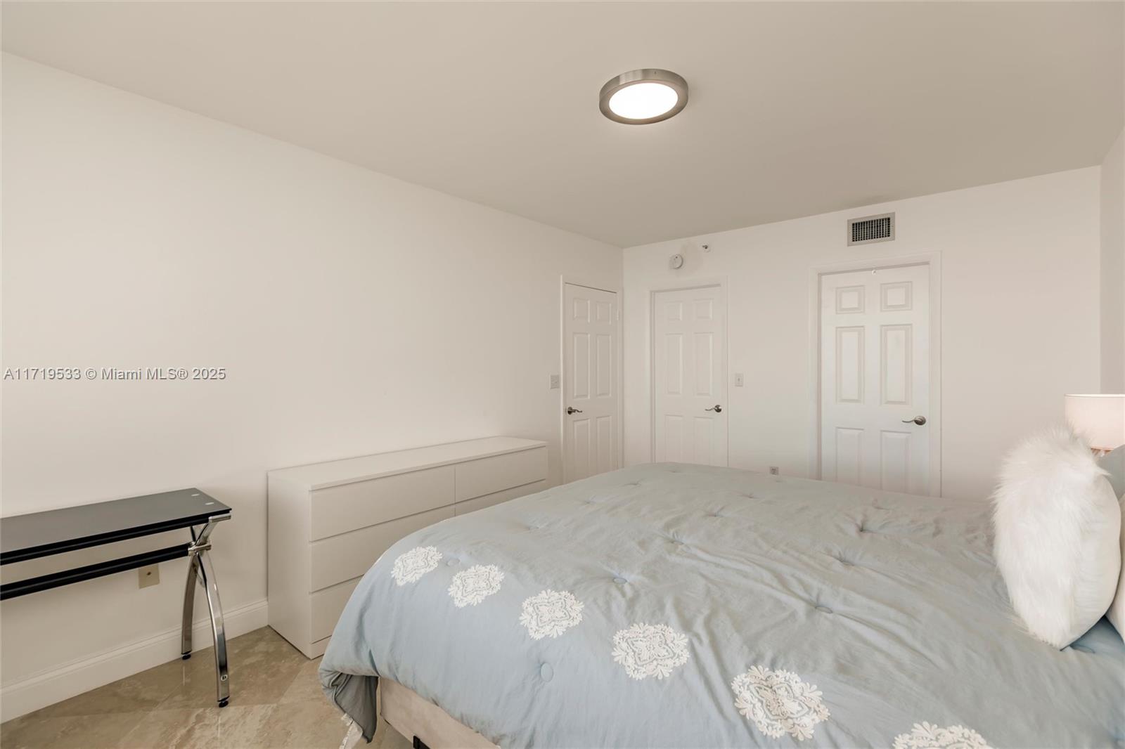 800 Claughton Island Dr #1203, Miami FL 33131
