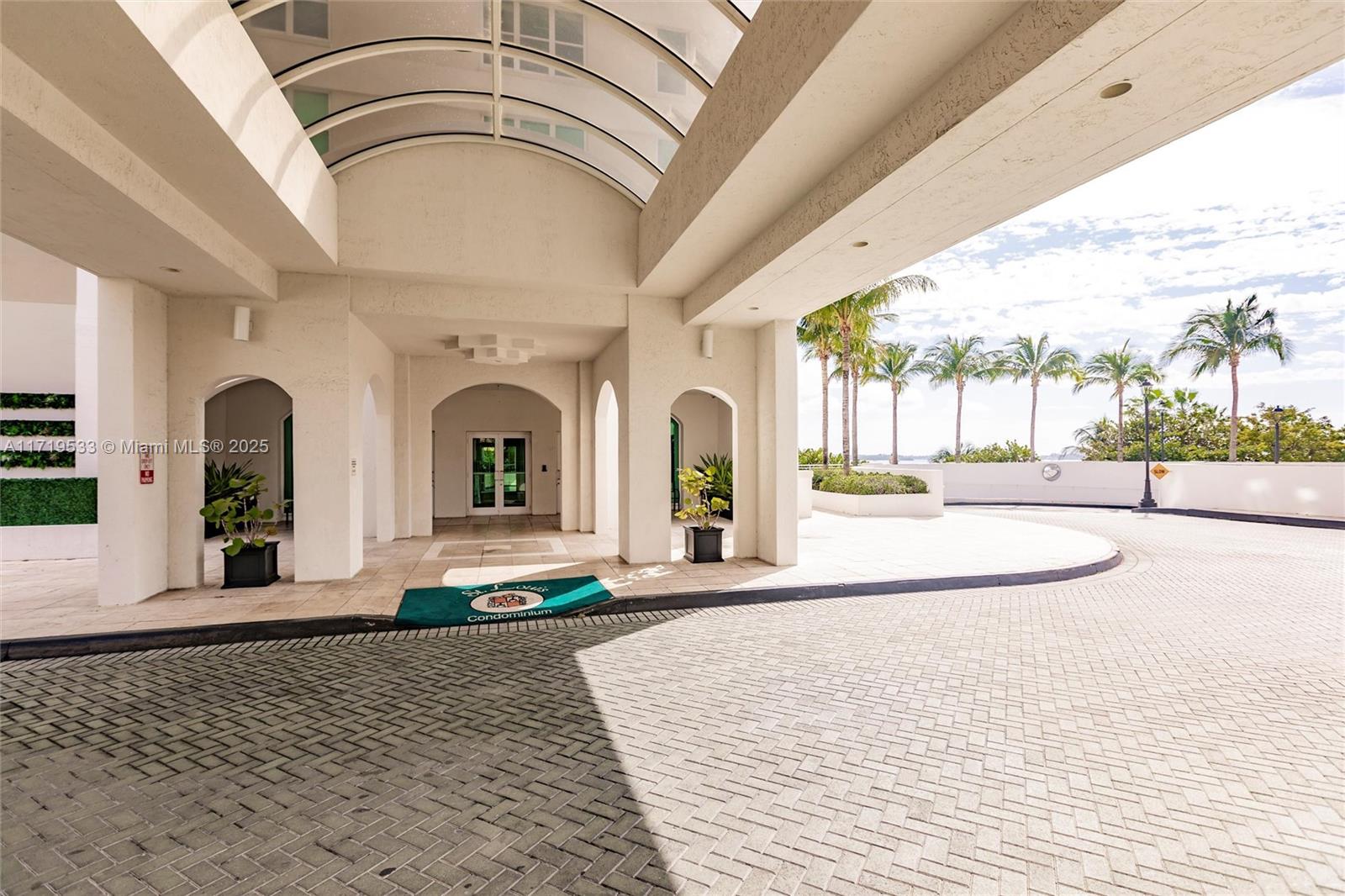 800 Claughton Island Dr #1203, Miami FL 33131