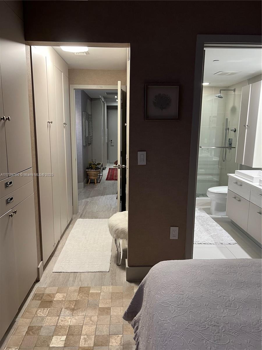 45 SW 9th St #1401, Miami FL 33130