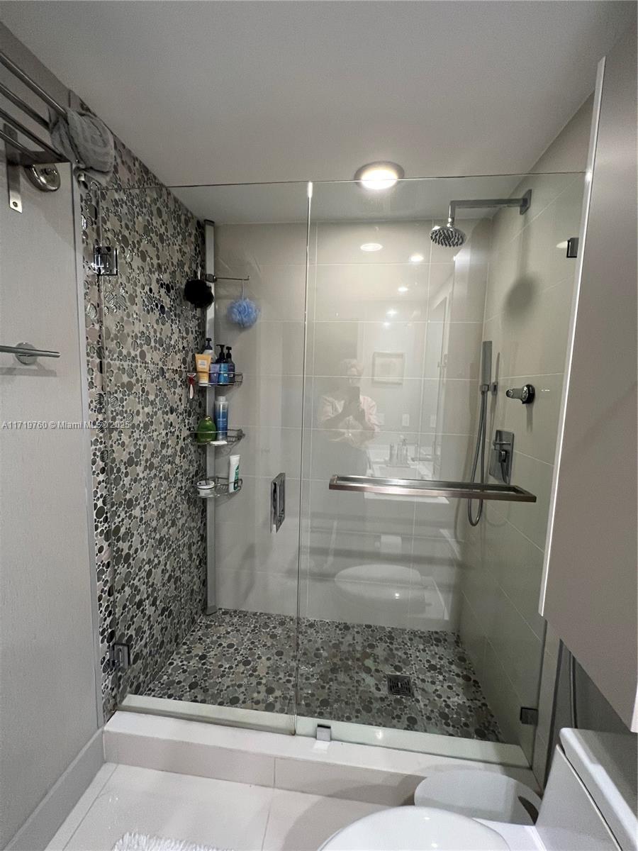 45 SW 9th St #1401, Miami FL 33130