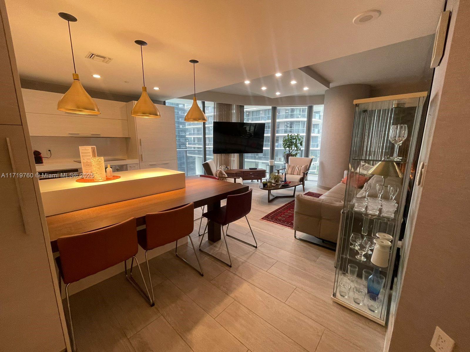 45 SW 9th St #1401, Miami FL 33130