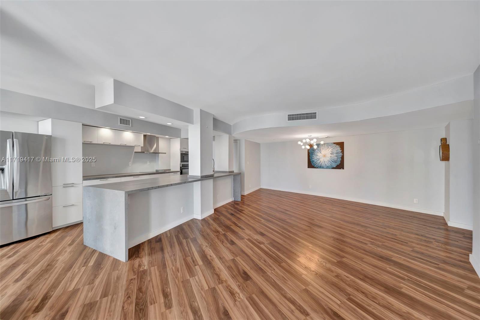 Listing Photo 14