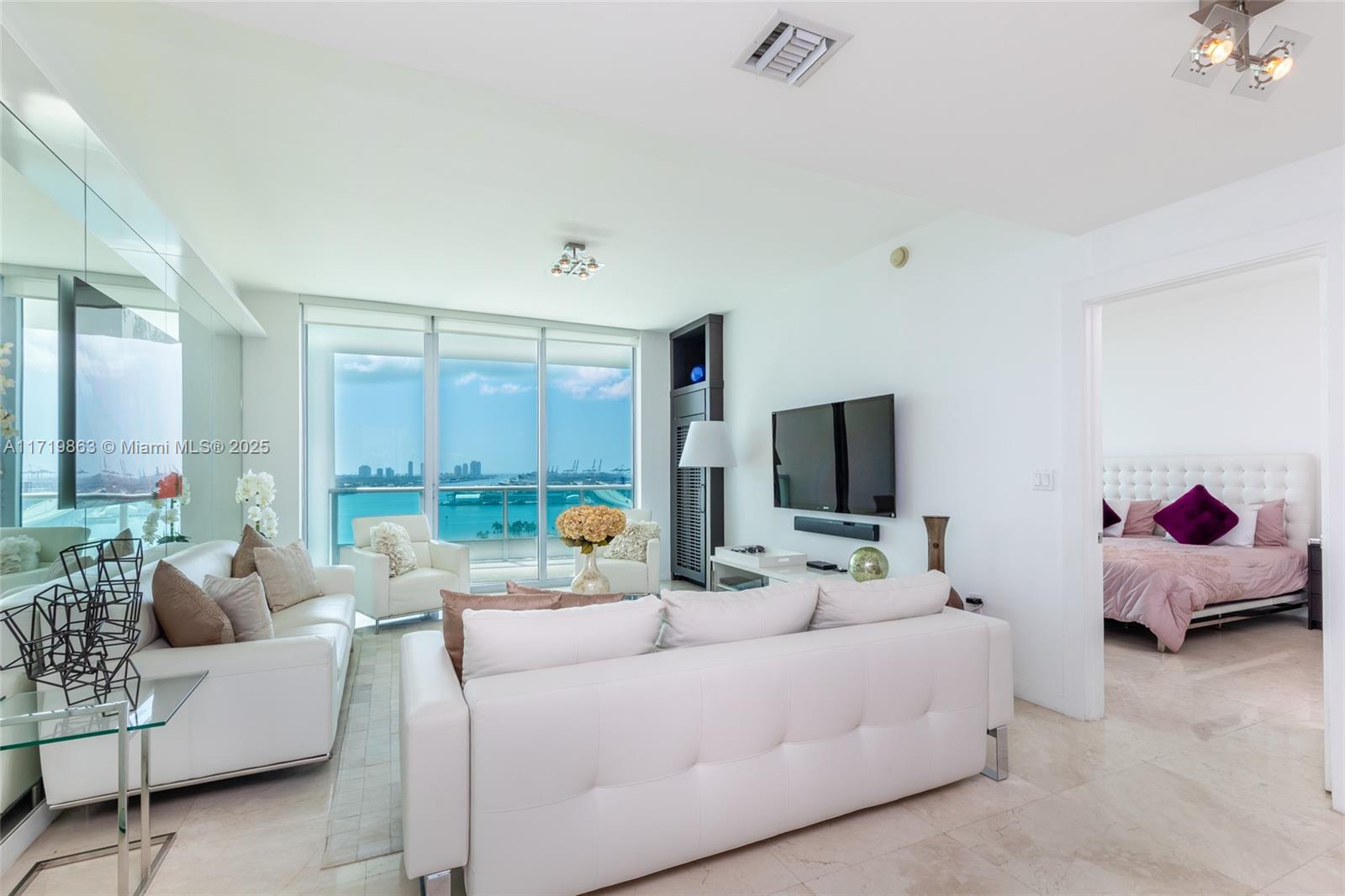 900 Biscayne Blvd #2002, Miami FL 33132