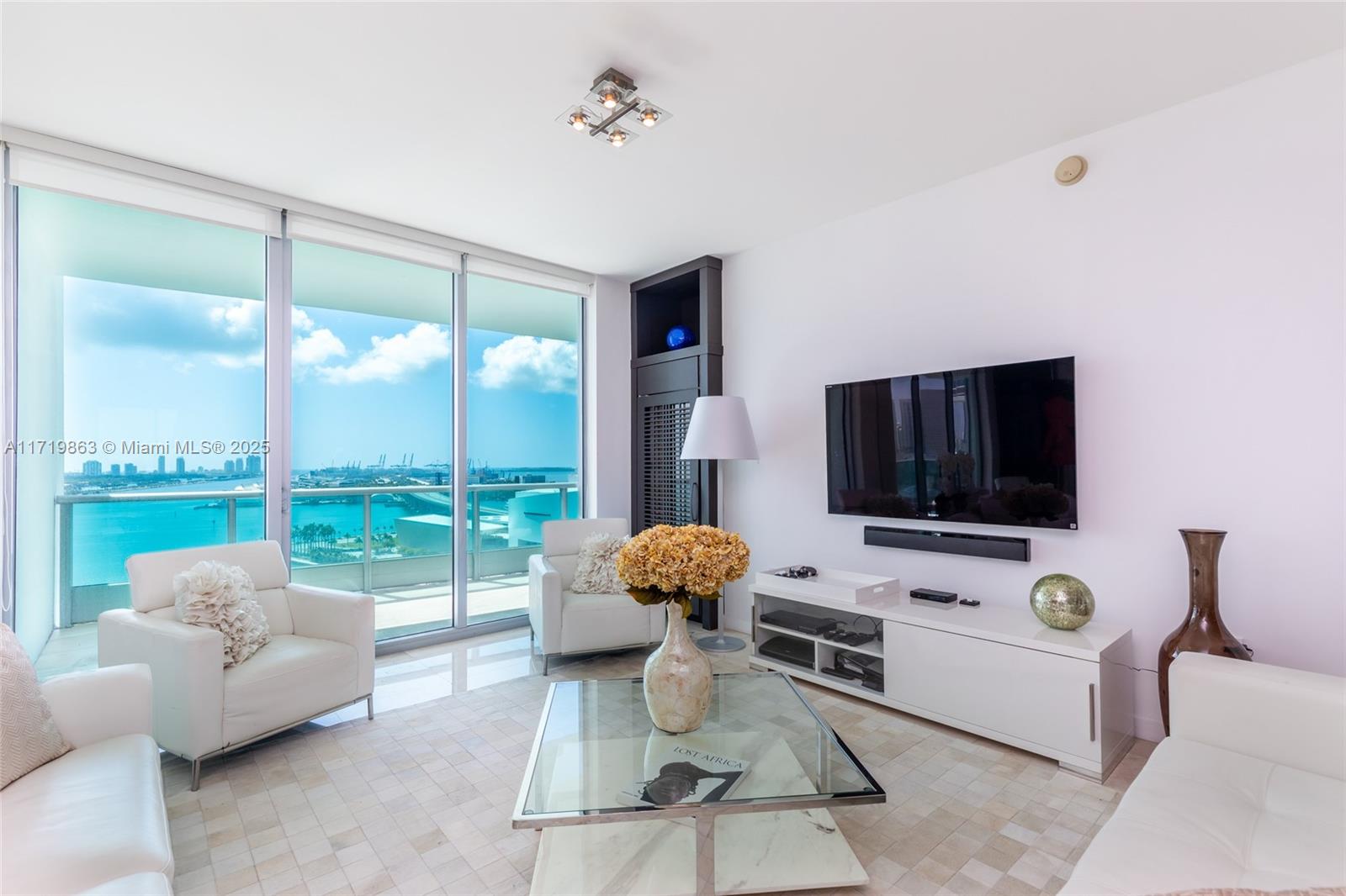 900 Biscayne Blvd #2002, Miami FL 33132
