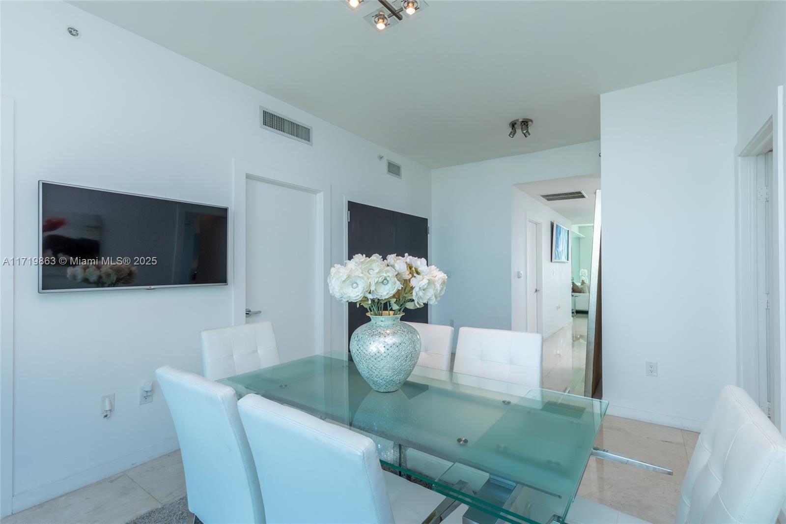 900 Biscayne Blvd #2002, Miami FL 33132