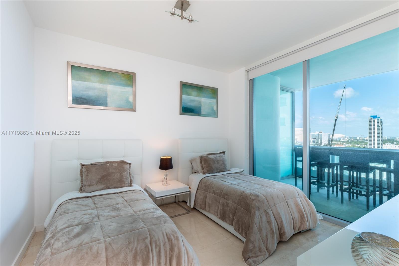900 Biscayne Blvd #2002, Miami FL 33132