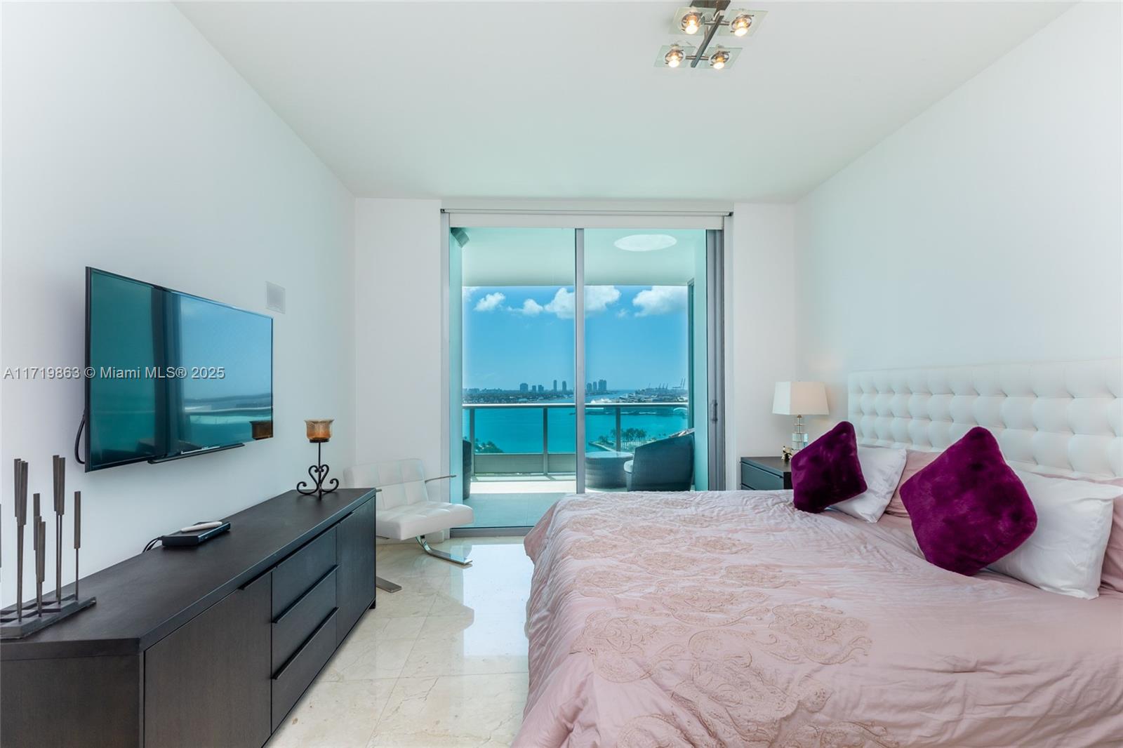 900 Biscayne Blvd #2002, Miami FL 33132