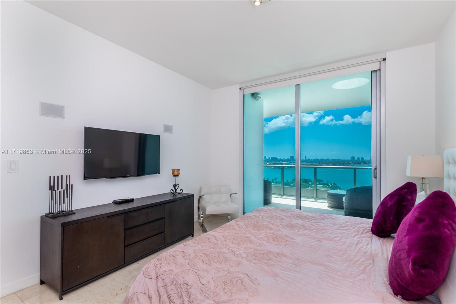 900 Biscayne Blvd #2002, Miami FL 33132