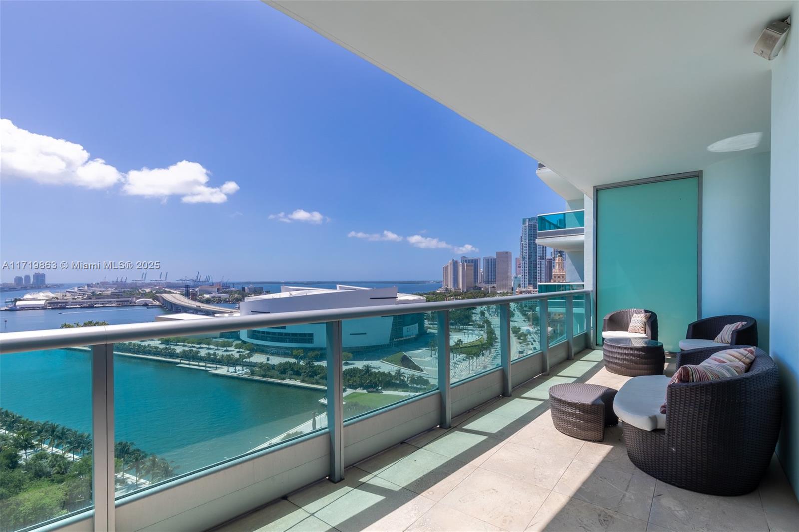 900 Biscayne Blvd #2002, Miami FL 33132