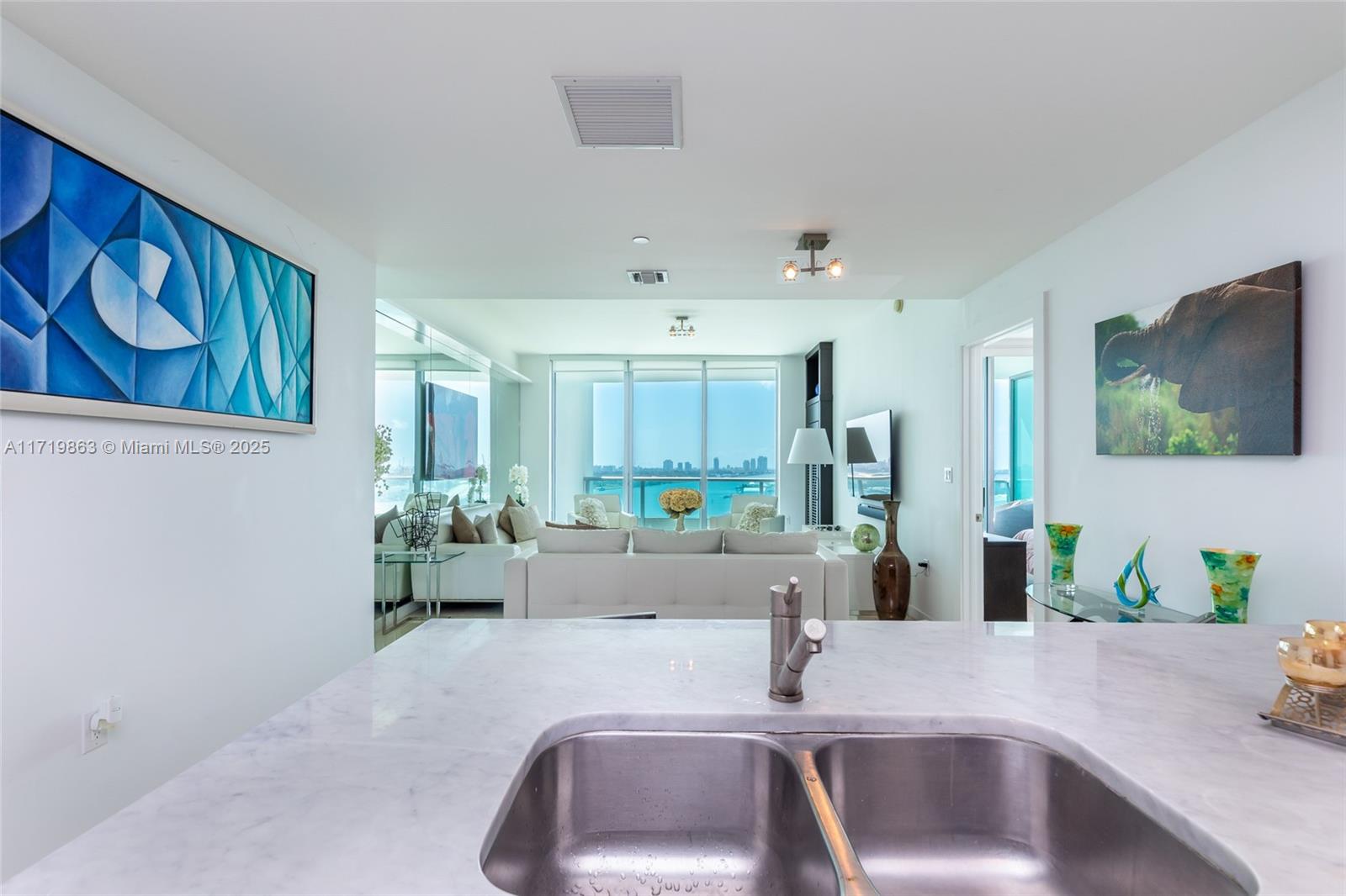 900 Biscayne Blvd #2002, Miami FL 33132