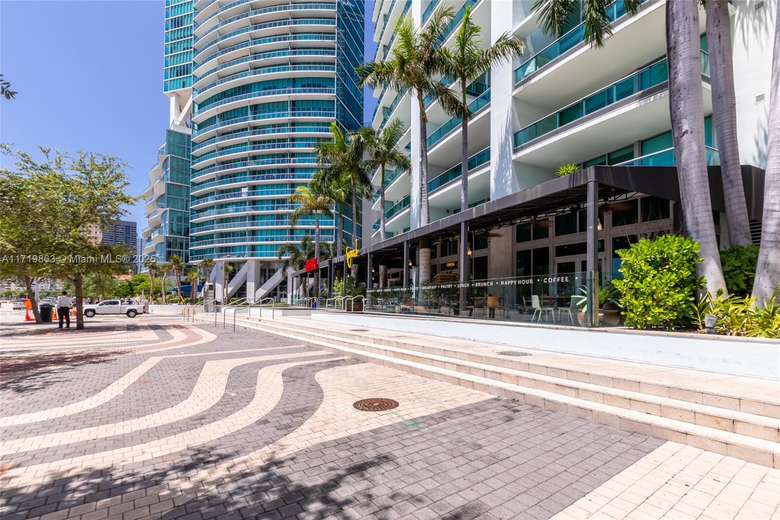 900 Biscayne Blvd #2002, Miami FL 33132