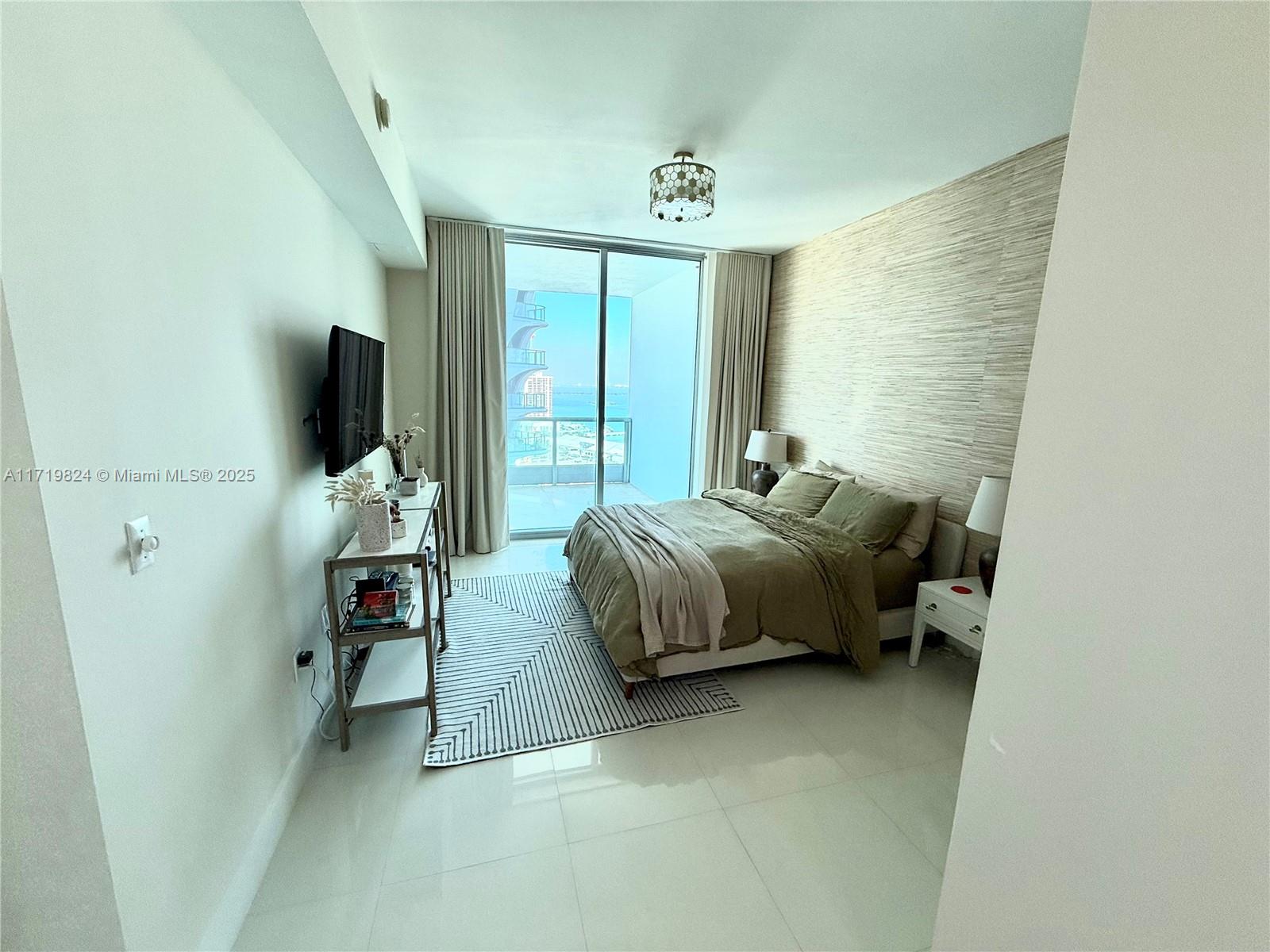 900 Biscayne Blvd #3110, Miami FL 33132