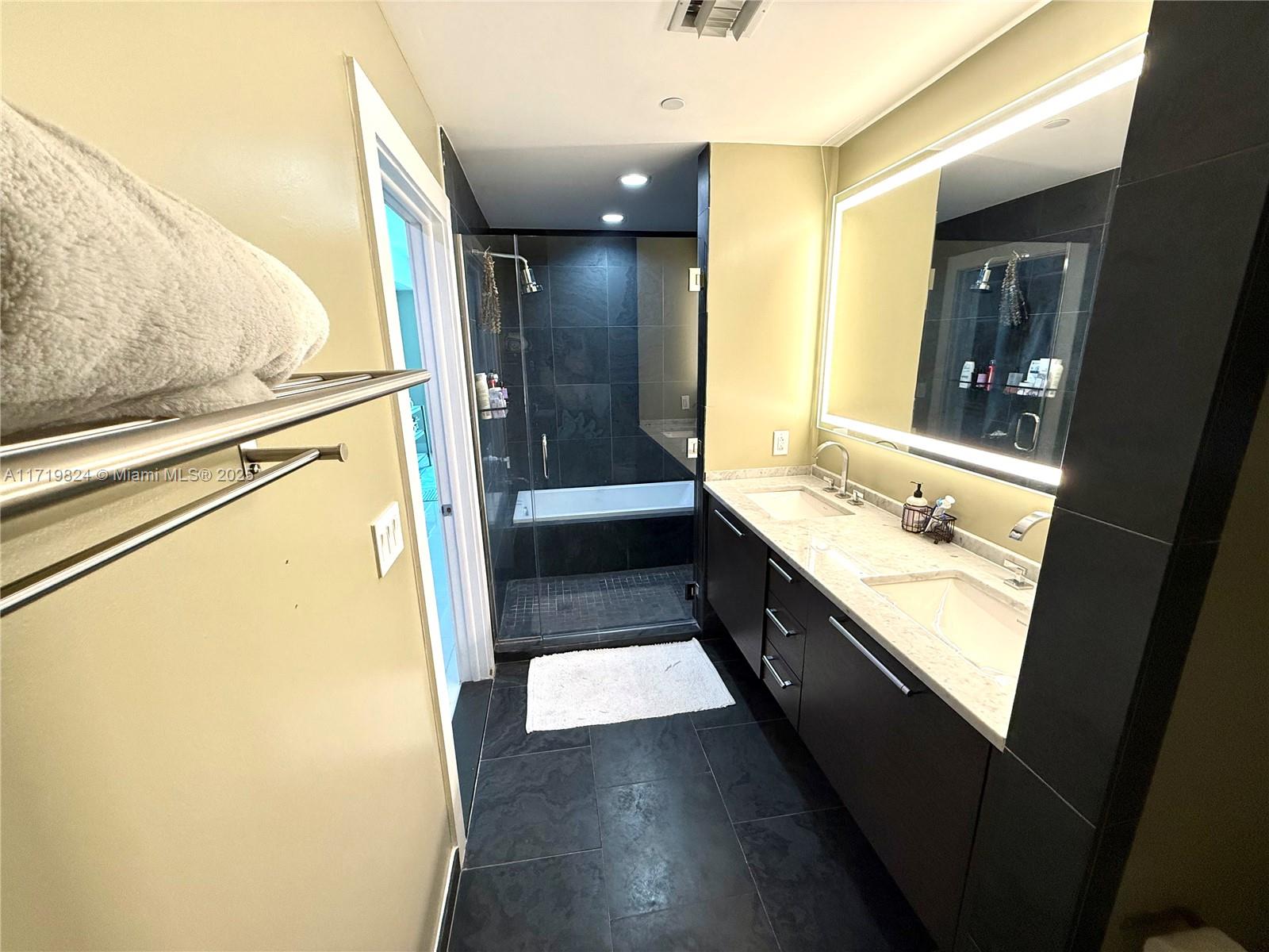 900 Biscayne Blvd #3110, Miami FL 33132