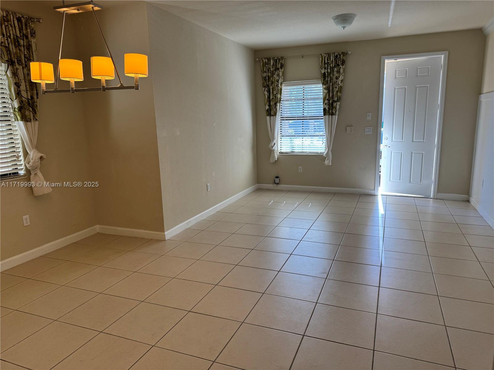 8885 SW 227th Ter, Cutler Bay, Florida image 6