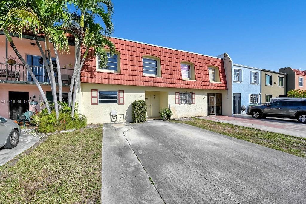 915 W 80th Place, Hialeah, Florida image 1