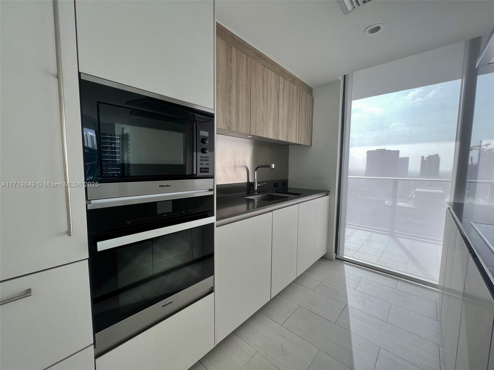 1000 Brickell Plz #1912, Miami FL 33131