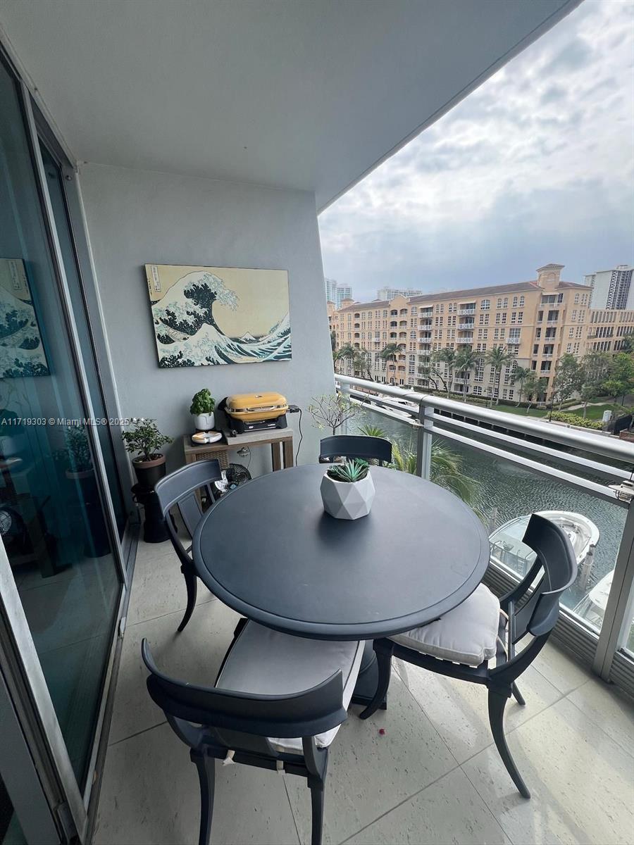 2950 NE 188th St #406, Aventura, Florida image 17