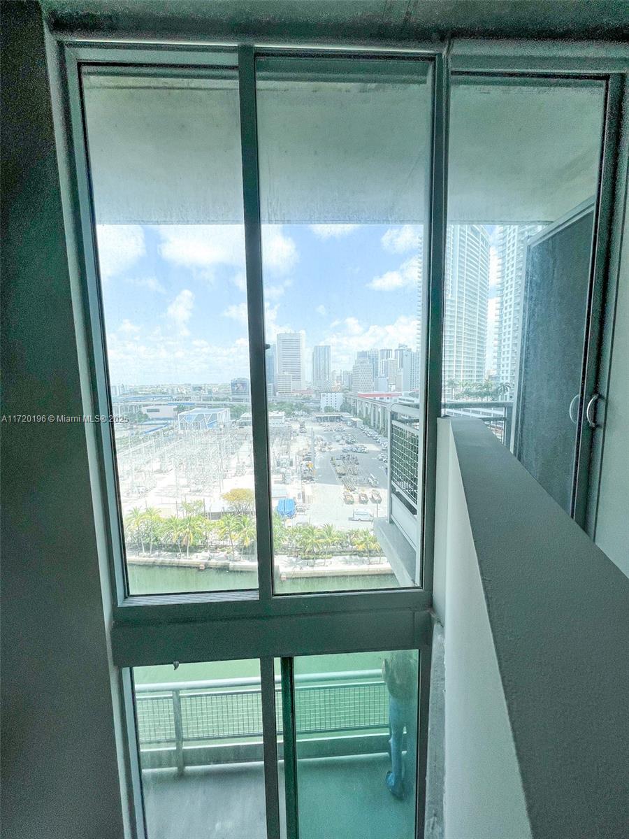 690 SW 1st Ct #1511, Miami FL 33130
