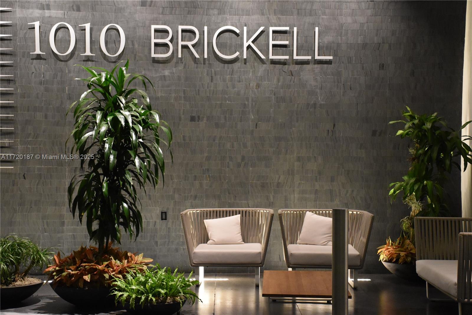 Just listed! This stunning 2 bed 2 bath apartment in the heart of downtown Brickell is a must-see! With wood tile floors throughout, sleek European style kitchen, and blackout roller shades, this place has everything you need for city living. Floating mirrors in both bathrooms add a touch of luxury. The building offers tons of amenities. Don't miss out on this opportunity to live in the heart of all the action.

Available to show after January 19th/Tenant is out of Miami until that day.