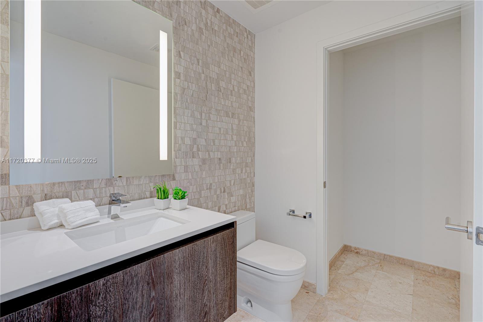88 SW 7th St #1110, Miami FL 33130