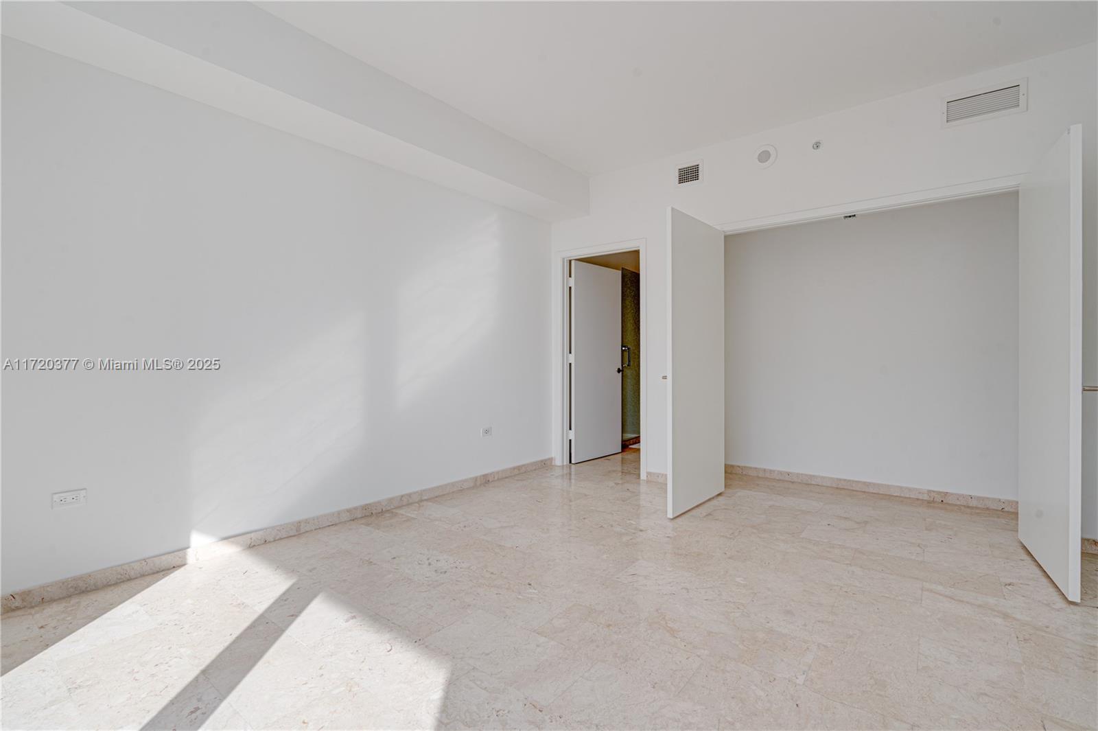 88 SW 7th St #1110, Miami FL 33130
