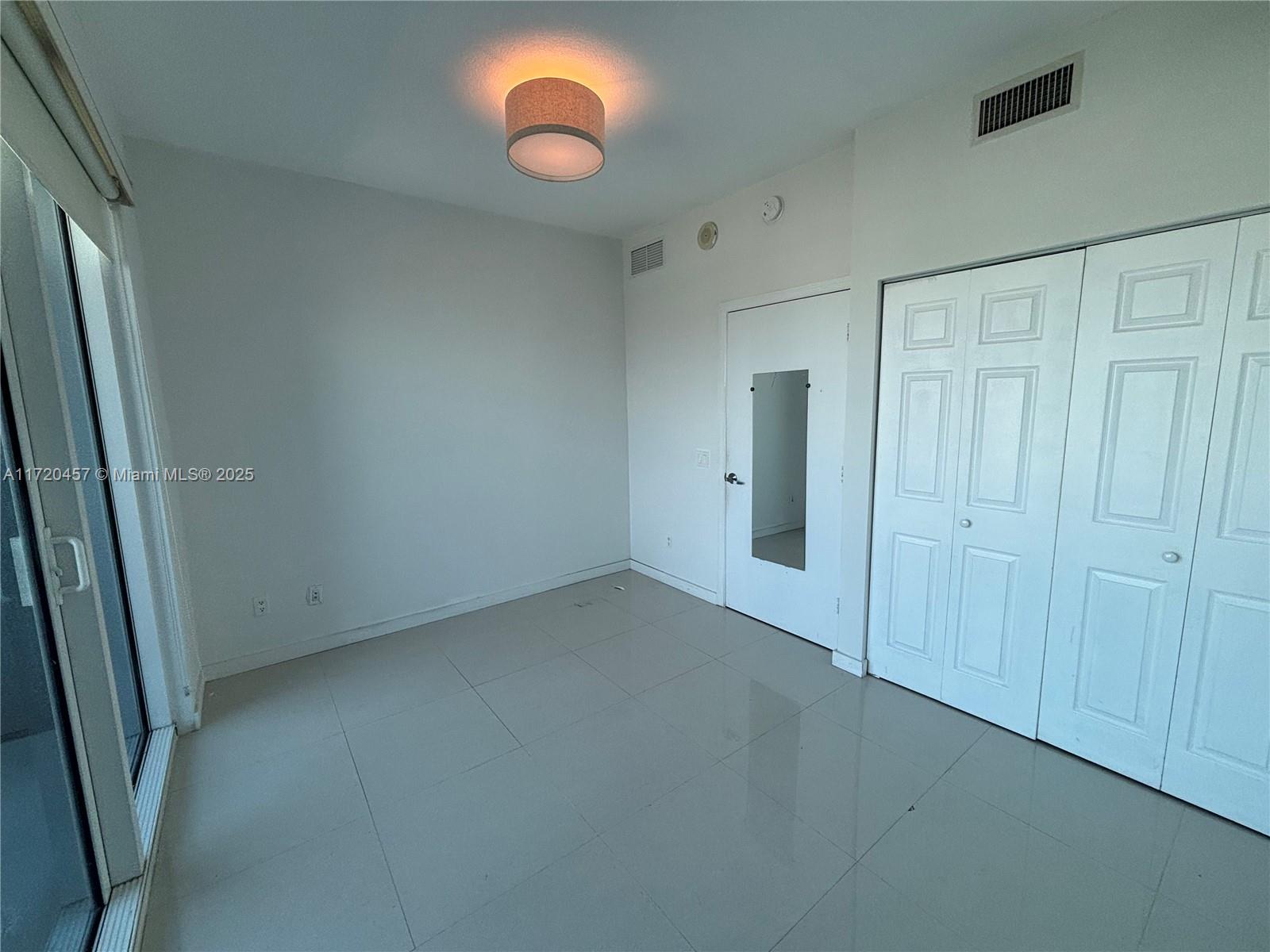 60 SW 13 ST #1415, Miami FL 33131