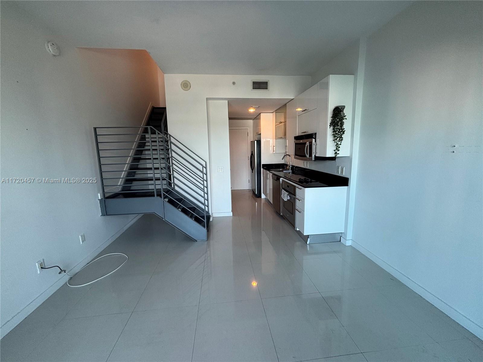 60 SW 13 ST #1415, Miami FL 33131