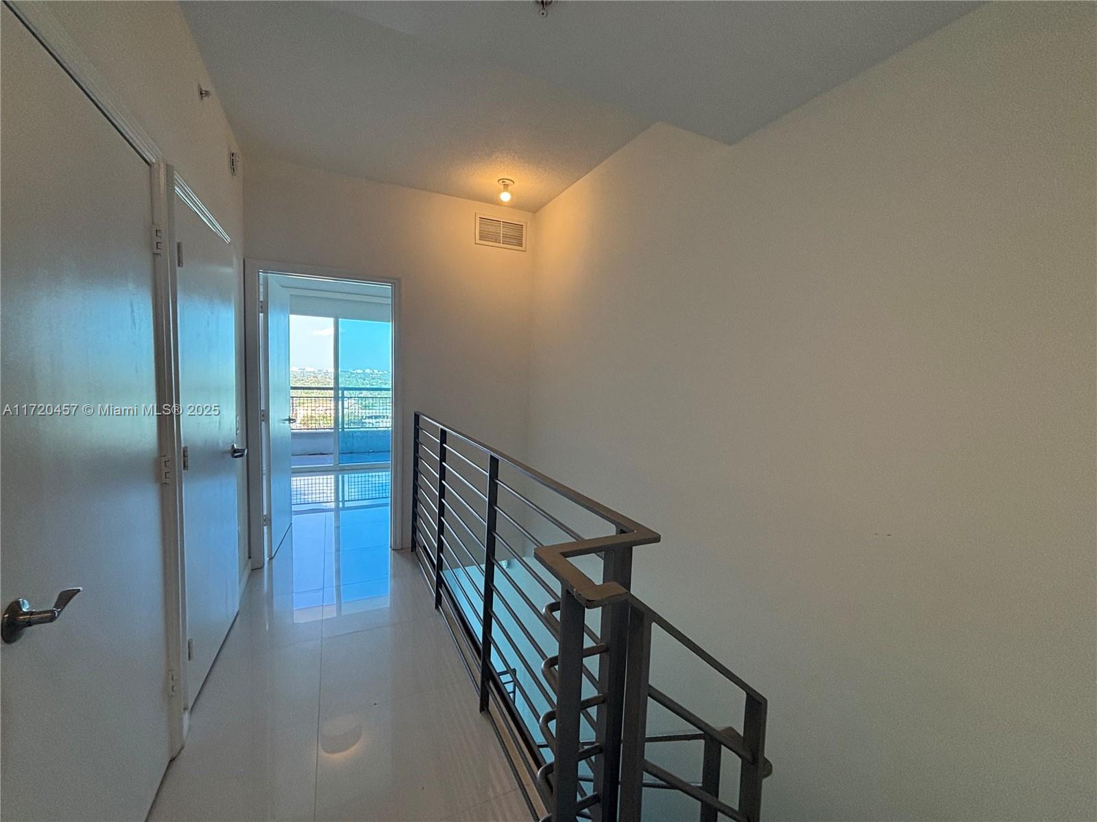 60 SW 13 ST #1415, Miami FL 33131