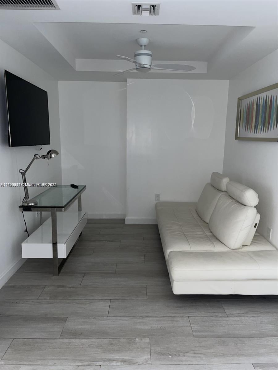 55 SW 9th St #2604, Miami FL 33130