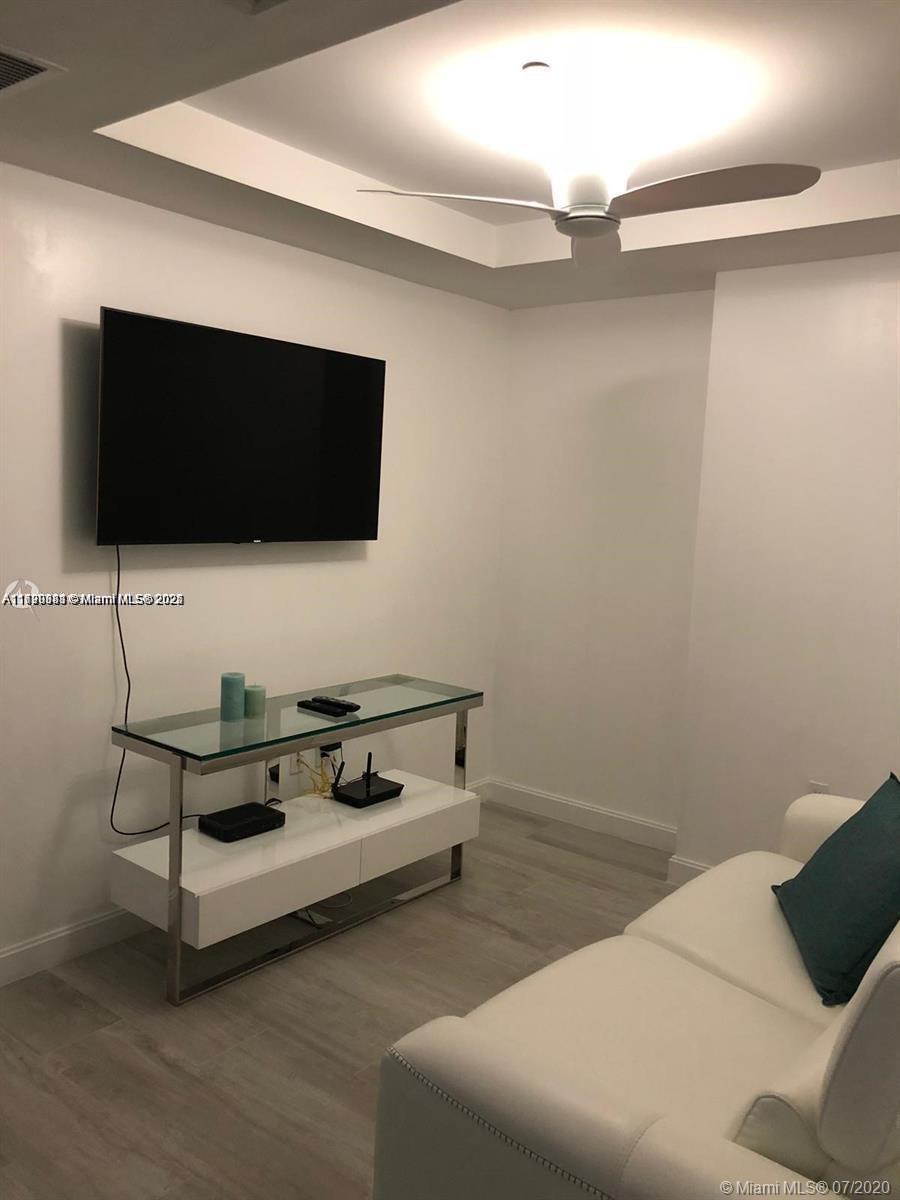 55 SW 9th St #2604, Miami FL 33130
