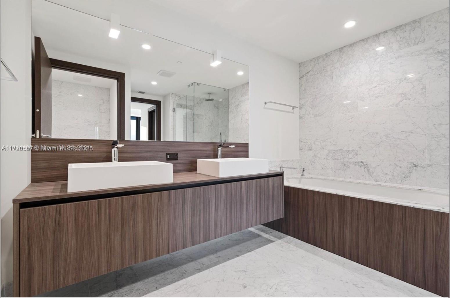 1000 Brickell Plz #4806, Miami FL 33131