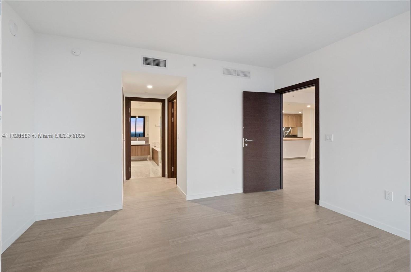 1000 Brickell Plz #4806, Miami FL 33131