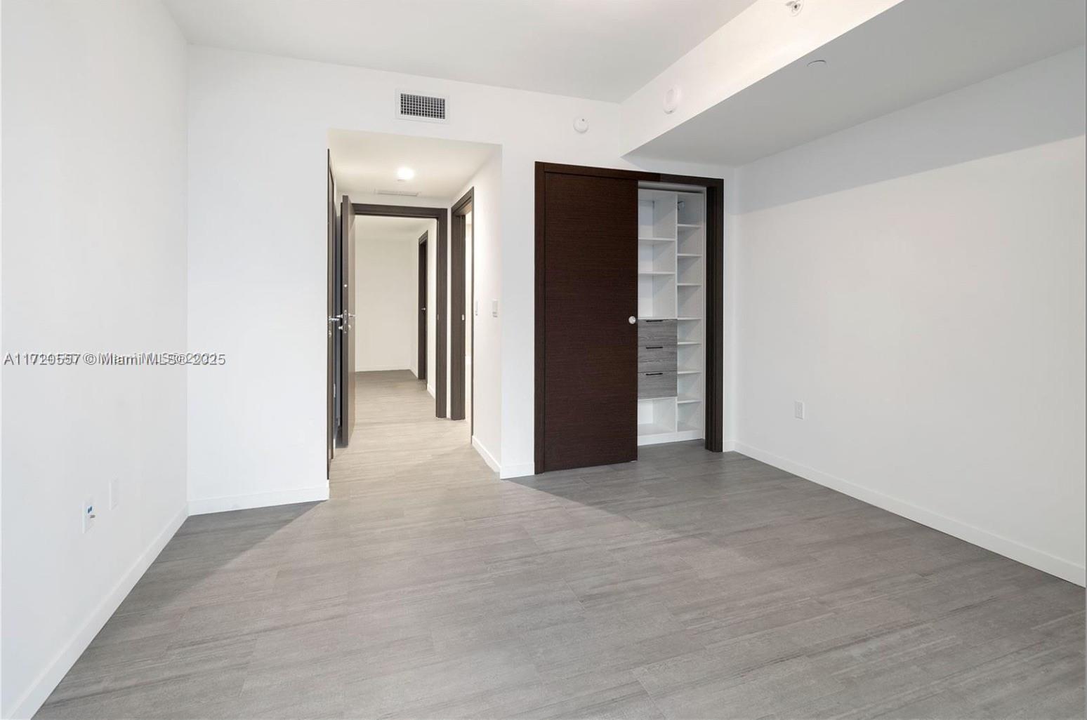 1000 Brickell Plz #4806, Miami FL 33131