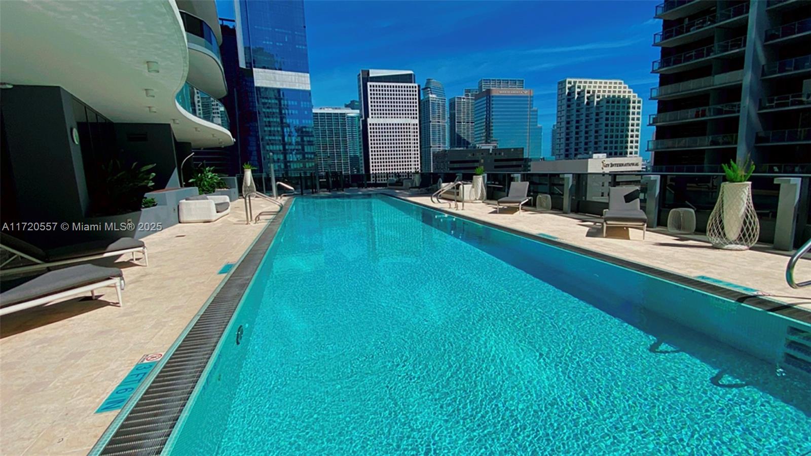 1000 Brickell Plz #4806, Miami FL 33131