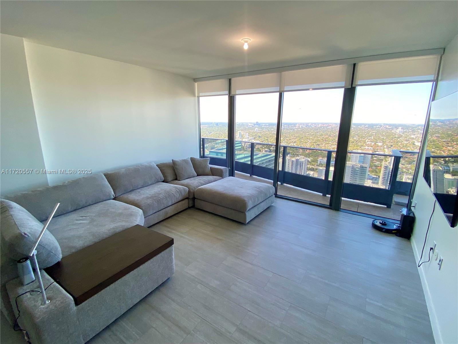 1000 Brickell Plz #4806, Miami FL 33131