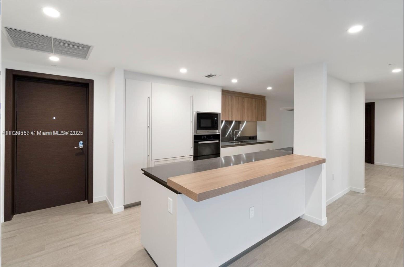 1000 Brickell Plz #4806, Miami FL 33131