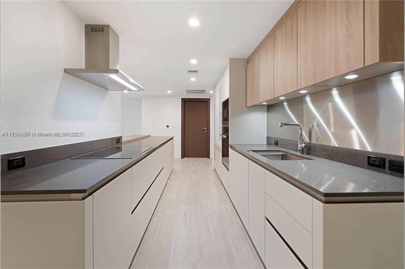 1000 Brickell Plz #4806, Miami FL 33131