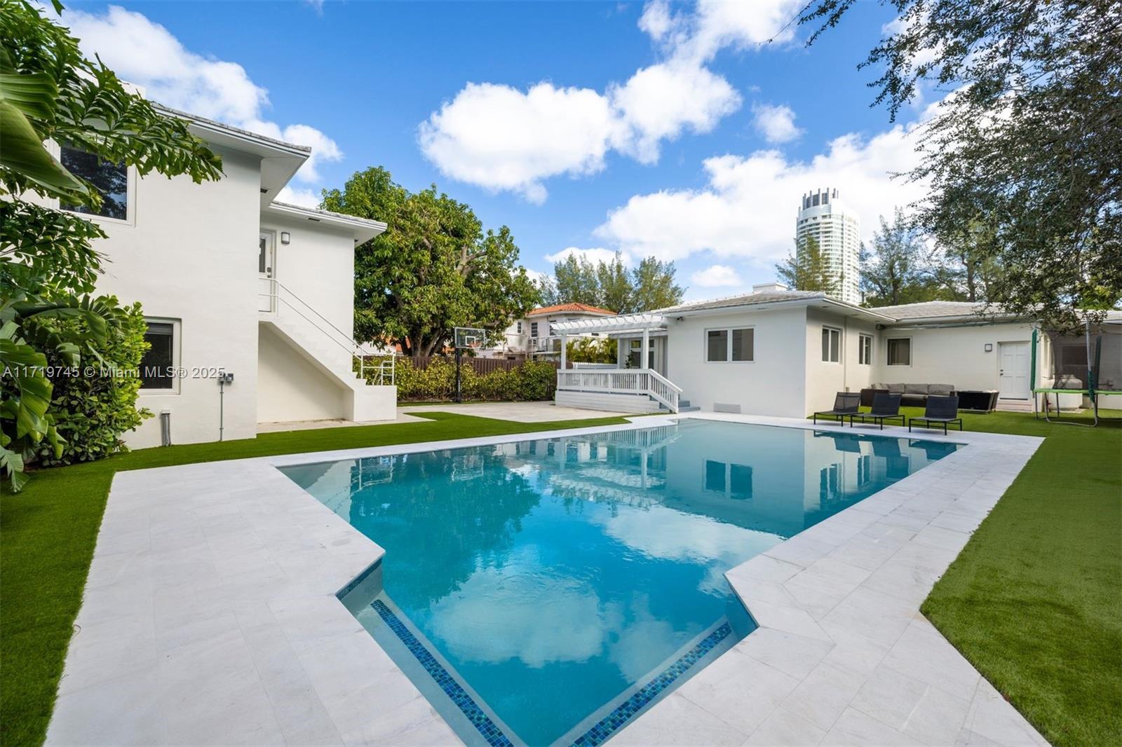 4340 Pine Tree Dr, Miami Beach, Florida image 28