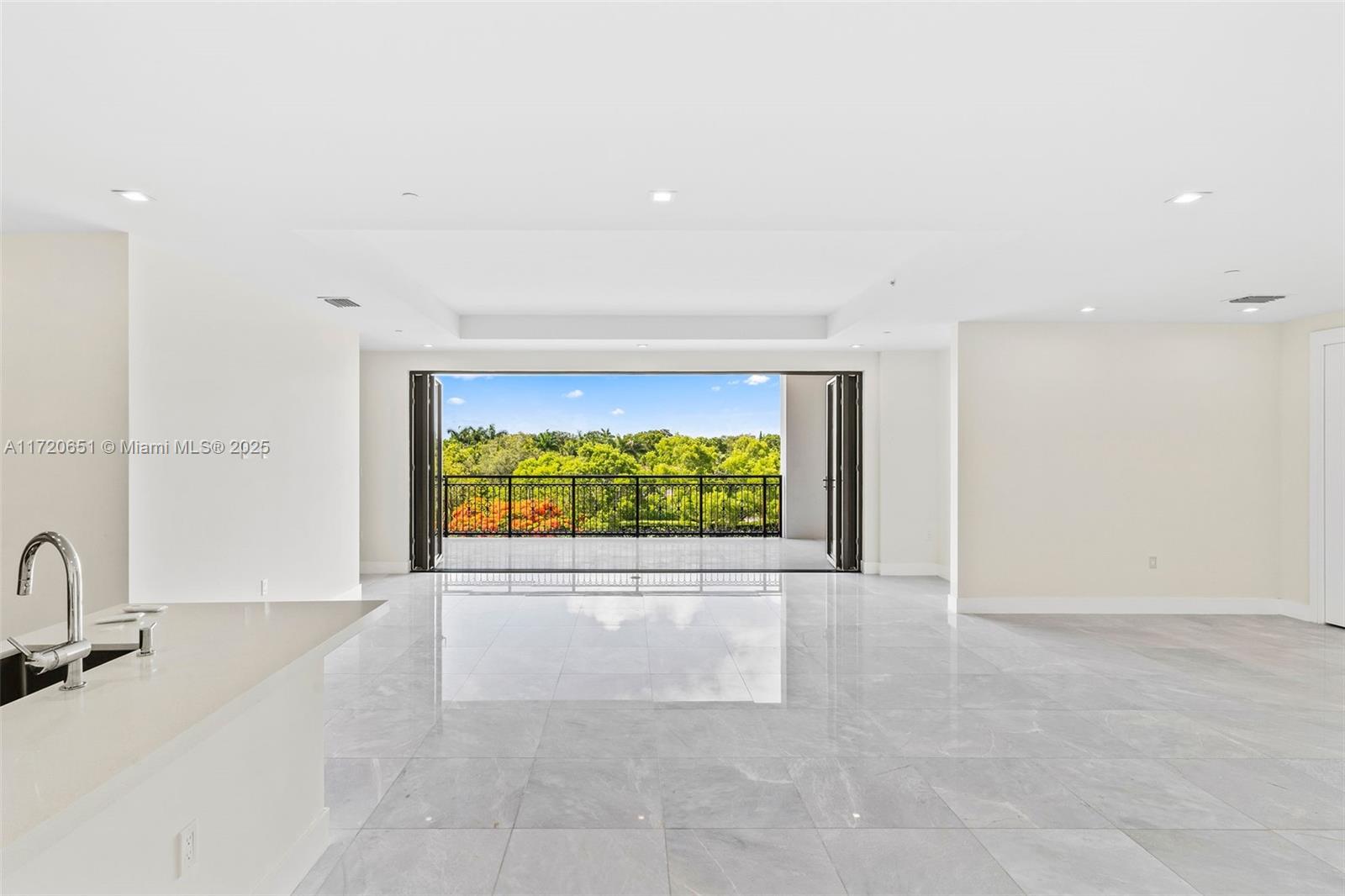 718 Valencia Ave #408, Coral Gables FL 33134