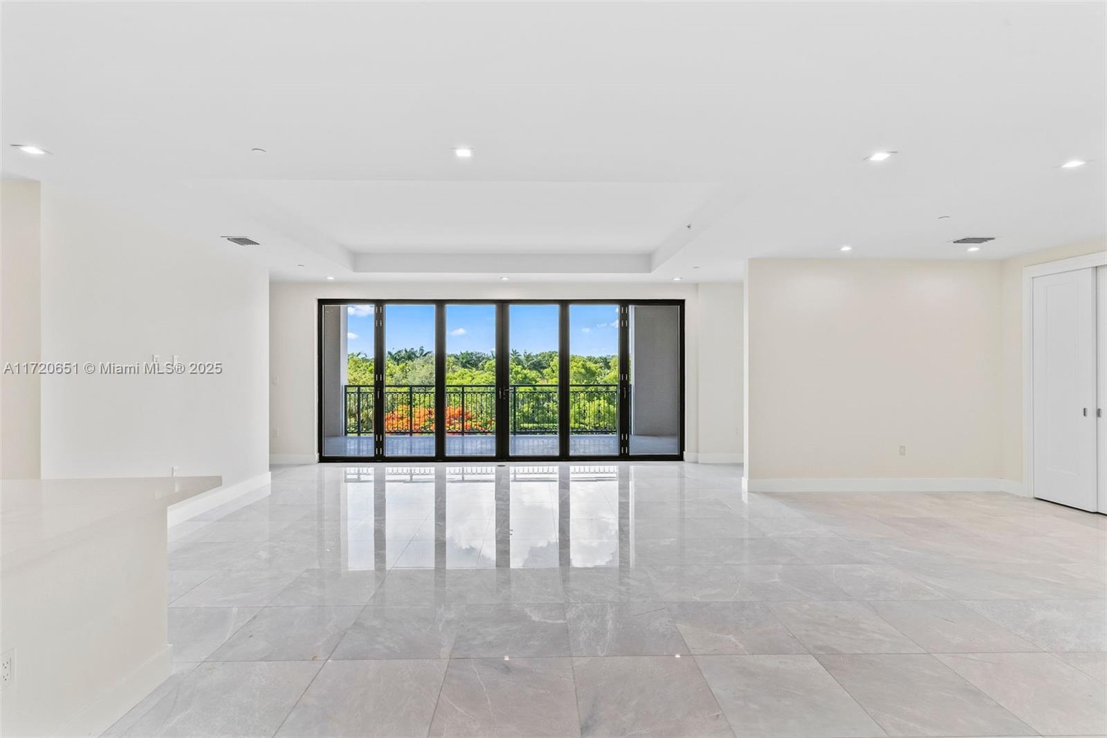 718 Valencia Ave #408, Coral Gables FL 33134