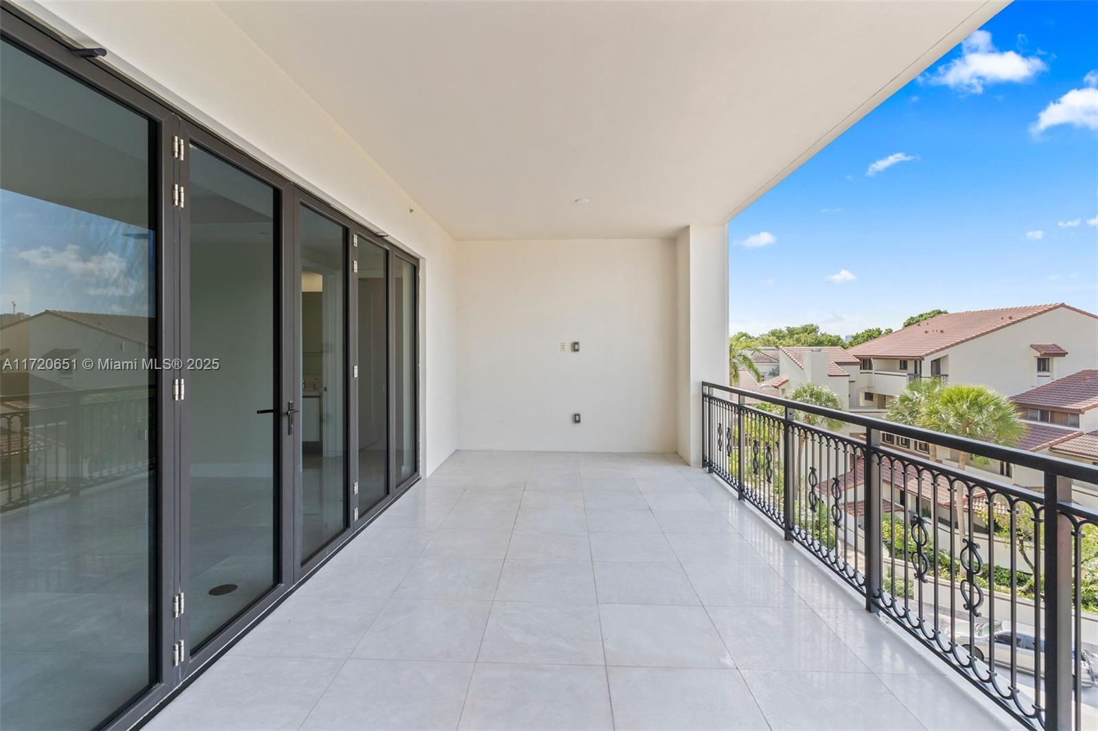 718 Valencia Ave #408, Coral Gables FL 33134