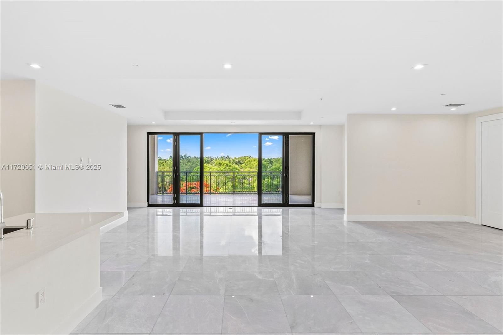 718 Valencia Ave #408, Coral Gables FL 33134