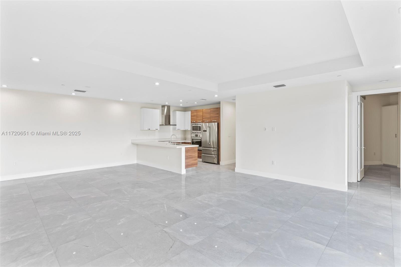 718 Valencia Ave #408, Coral Gables FL 33134